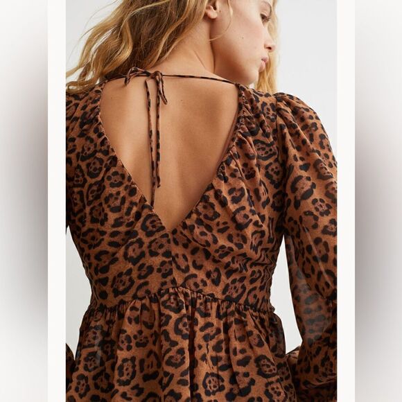 H&M Leopard Print V-neck Peplum Blouse - Picture 2 of 12